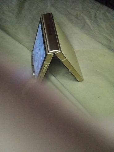 roze zlato: Samsung Galaxy Z Flip – zlatna boja - Kompaktan preklopni telefon sa — 5