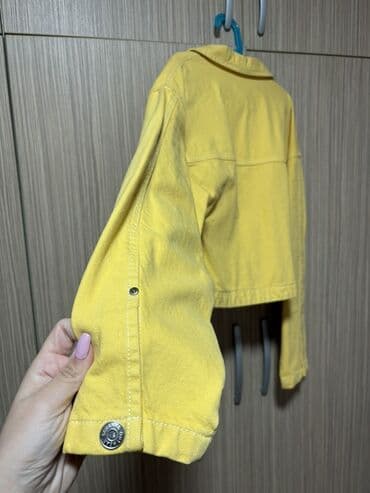 push up helanke za trening: Žuta Bershka jakna sa džepovima, kopča se dugmadima. Idealna za — 2