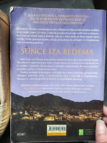 realno majce: Knjiga: Sunce iza bedema – Džin Sason Izdavač: Alnari Jezik: srpski — 2