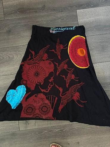 Pamučna Desigual suknjica, ima širi lastiš u pojasu. Ne znam veličinu