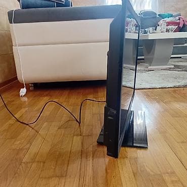 drobilica za led: FOX LED TV sa daljinskim upravljačem ima crtu na ekranu na levoj — 5