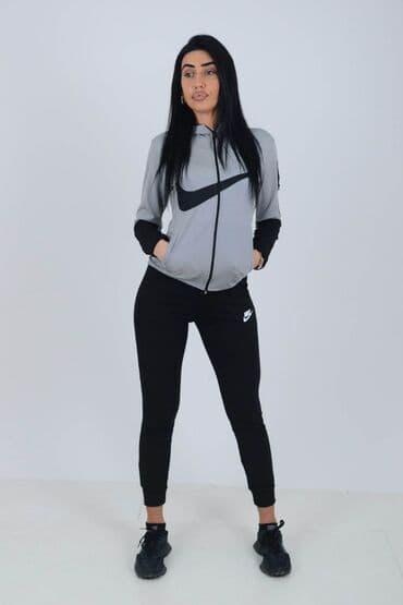 trenerke mokra likra prodaja: Cena 2,900
Mokra likra S, M, L, XL
8 boja — 18