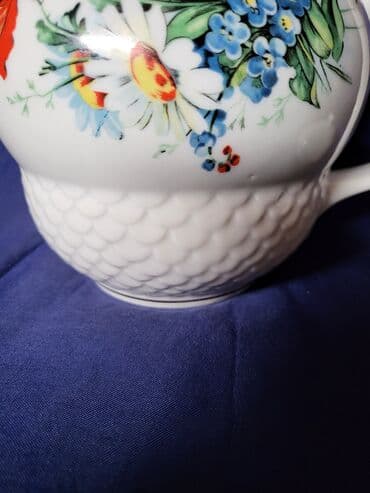 bokal sa poklopcem: Bokal Zajecar porcelan 70te. Bokal je nov. na poklopcu nedostaje — 7
