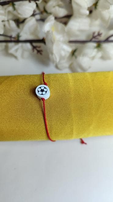 torbe za piknik: Crvena narukvica sa privjeskom – fudbalska lopta - Tanka narukvica od — 2