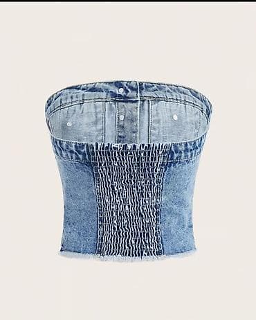 cameleon bluze: Moderan ženski top od teksasa u svetloplavoj, denim nijansi. Model je — 2