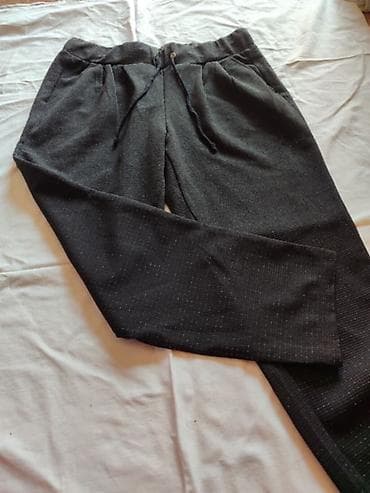 tech fleece sivi donji deo: Pantalone visok struk,ravne nogavice sa jedva primetnim tačkastim — 2