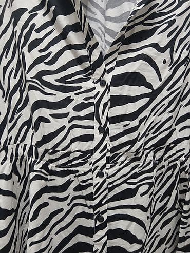 čizme čarape: Haljina sa zebra printom - Dizajn: crno‑beli zebra uzorak, V‑izrez. - — 3