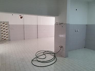 stanovi batajnica izdavanje: IZDAJEM ILI PRODAJEM POSLOVNI PROSTOR 250m2 i 4 ari placa. Objekat — 10