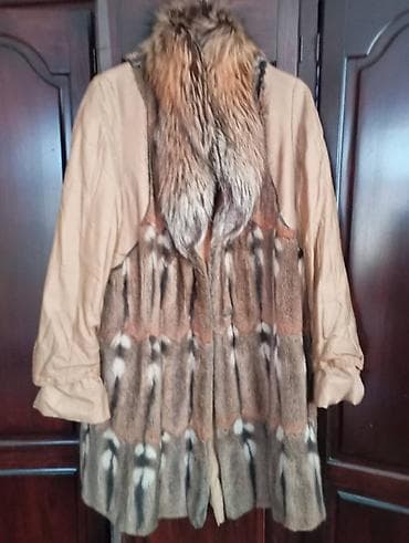 Donji delovi trenerke: Jakna sa krznom
Duzina 105cm, sirina u ramenima 45cm — 2