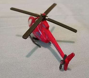 startna puska ak 47: Helikopter igracka stanje se vidi na slikama. velicina oko 8 cm — 4