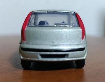 rc formula 1: Metalni model automobila – Fiat Punto (Mk2), srazmera približno 1:43 — 3