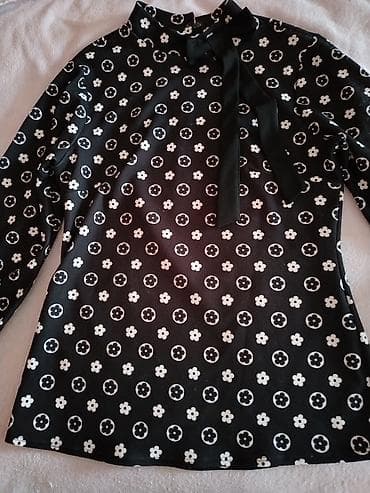 farmerke i sako: Ženska bluza sa mašnom i printom cveća - Model: elegantna bluza sa — 2