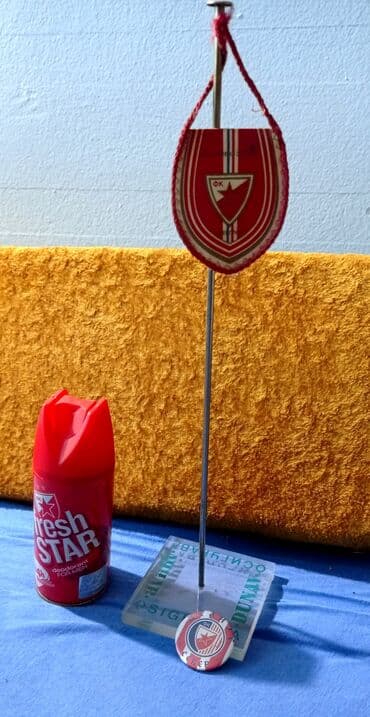 sat sa kazaljkama: 🔴⚪ PRODAJEM KOMPLET NAVIJAČKIH SUVENIRA FK CRVENA ZVEZDA 🔴⚪ Idealan — 2