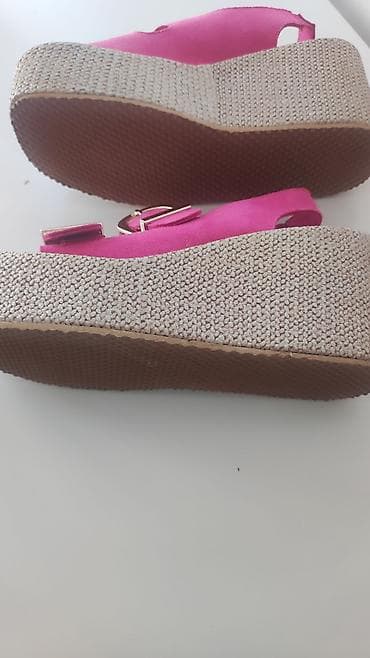 sandale za plažu: Ženske platform sandale u intenzivno roze boji. - Materijal — 4