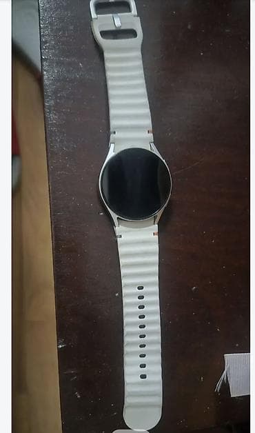 Sat smart watch 6 - 44 mm 
star 6 meseci skoro nekoriscen