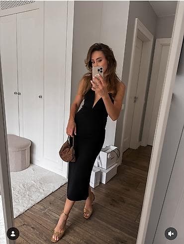 zara trikotazne haljine: Elegantna crna midi haljina bez bretela - Kroj: pripijena silueta do — 4