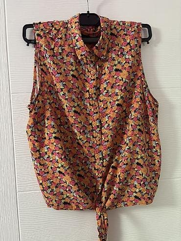 suknja i patike: Ženska bezrukavna košulja na kopčanje sa vezivanjem u struku. Lagan — 1