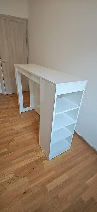 Na prodaju sank za kuhinju/pult za kuhinju i dve barske stolice u