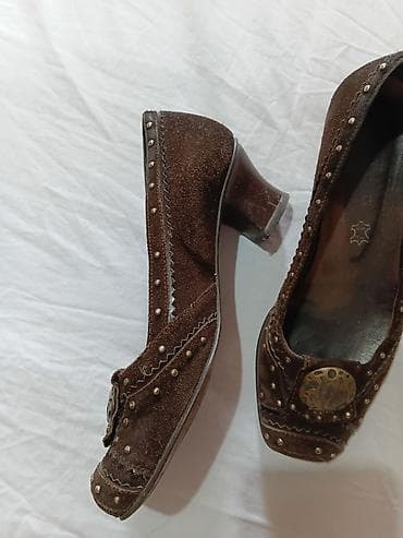 sandale sa zatvorenim prstima deichmann: Braon kožne cipele sa srednjom potpeticom i ukrasnim detaljima - — 2