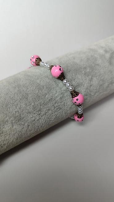sat za prepisivanje: Nježna narukvica s perlicama – ružičasto/biserna - Dizajn — 2