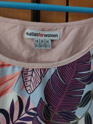 pull and bear suknje: Po grudi 67 + 
Duzina 74
1400 — 1