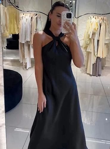 Elegantna maxi haljina sa čvor-rupicom na dekolteu - Model: duga na lalafo.rs Elegantna maxi haljina sa čvor-rupicom na dekolteu - Model: duga