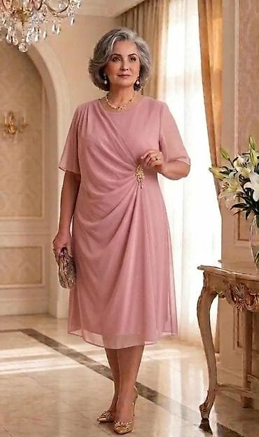 Skafanderi: Elegantna ženska haljina do kolena sa ukrasnom broš-aplikacijom - — 3