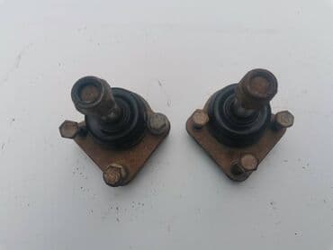 adapter za auto upaljač sa 220v na 12v: Donje kugle trapa Lada 21214i Niva 2012 godiste. Polovno. ocuvano — 4