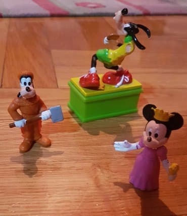 dinosaurusi igracke: Disney - Goofy, Minnie Mouse.
silja i mini maus. 
cena za komad — 5