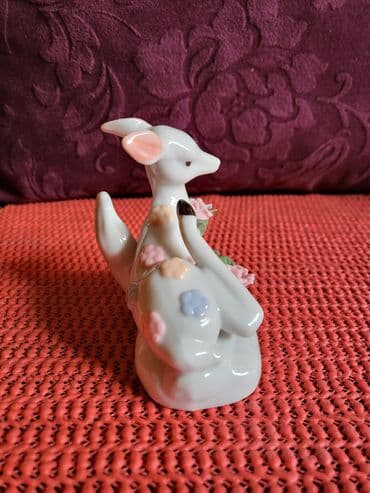 porcelanske solje za caj: Porcelanska vintaz,nova figura lane. Figura lane,nova,cvetovi bez — 9
