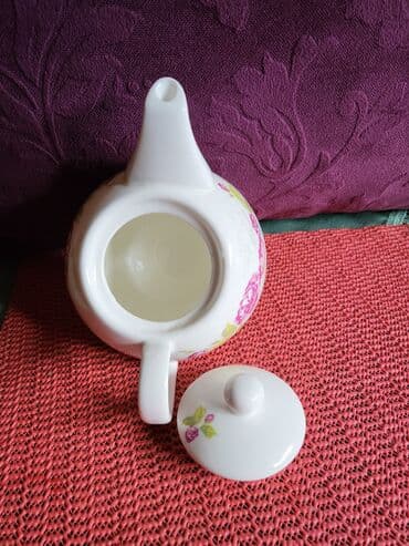 Čajnici: Bokalcic nov porcelanski. Bokal. Visina. 9cm. Duzina celog — 7