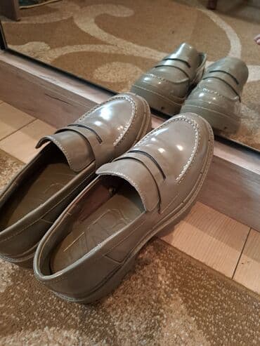 Other shoes: Loafers, Zara, 39 — 5