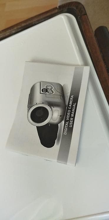 TV & Video: Digitalna video kamera – kompaktna “handycam” sa LCD ekranom na — 1