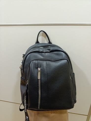 Modni rančevi: Kao nov veci, crni urbano-elegantni ranac od eko kože - Materijal — 2