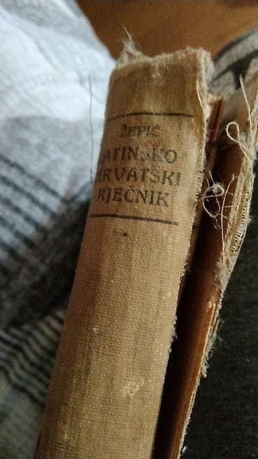 maša i meda na srpskom: Vintage Džepni rječnik latinskoga i hrvatskoga jezika – I. dio — 3
