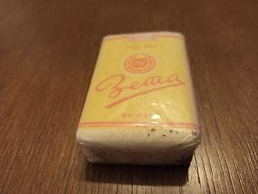 Stara nenačeta kutija cigareta "ZETA". Staro oko 20godina na lalafo.rs Stara nenačeta kutija cigareta "ZETA". Staro oko 20godina