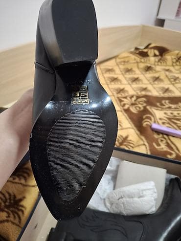 papuce sa vazdusnim djonom: Kožne kaubojke – crne - Model: ženske kaubojke sa špicastim vrhom - — 6