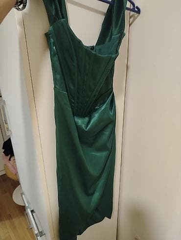 Kućna odeća: Svecana haljina uz telo
XS — 1