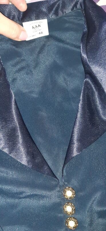 Elegantna kosuljica lagana saten.bez ikakvog ostecenja kao nova .teget