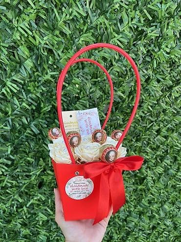 jastuce za burme: Ručni aranžman “Handmade with love” u crvenoj korpici - Dekorativna — 1