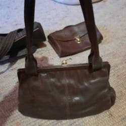 Satovi: 3 kožne tašne cena 1000 — 9