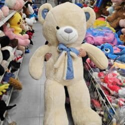 Dečija odeća: 👑Meda 120cm Cena: 6000 din 🌈 Opis: - Ogroman plišani meda visine — 2