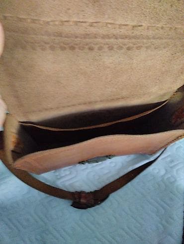 rucni nakit: Ručna kožna torba sa resama i metalnim kopčama - Materijal: punomasna — 4