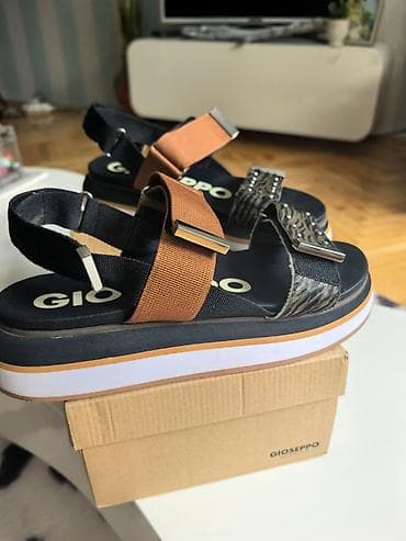 calvin klein cipele zenske: Calvin Klein tasna, nosena malo, u savrsenom stanju, ima dzep i dve — 6