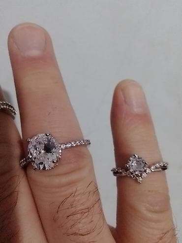 male bele torbice: Prodajem zlatno i srebrno prstenje sa draguljima, u ponudi imam razne — 9