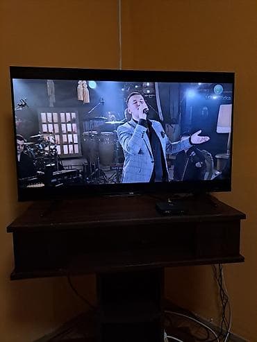 LED televizor VOX sa ravnim ekranom, dijagonala približno 40–43 inča