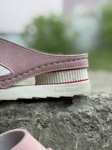 converse нови сад слике: DOSTUPNE U 7 BOJA OD 36 DO 42 Crne anatomske klompe sa kaiševima i — 6