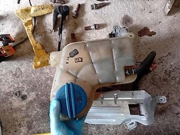 plinska boca za auto 30l cena: BOCA ANTIFRIZA ZA AUDI A4 | skinuto sa Audija A4 b7 2.0 tdi 140ks — 2