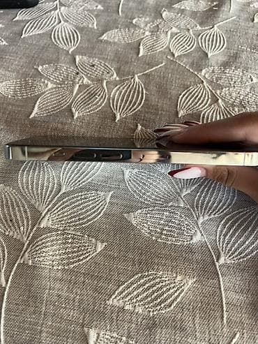 iphone xs 100€: Na prodaju iphone 13 pro 128gb Stanje 9/10 Na telefonu je stavljeno — 3
