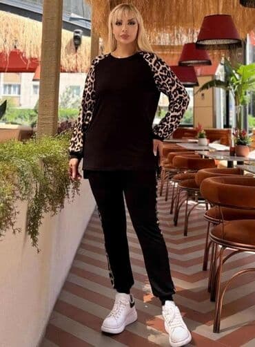 Dvodijelni ženski komplet – dukserica i trenerka u crnoj boji sa na lalafo.rs Dvodijelni ženski komplet – dukserica i trenerka u crnoj boji sa